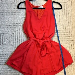 Red Everly Flowy Romper Size Small - Keyhole back and adjustable tie waist